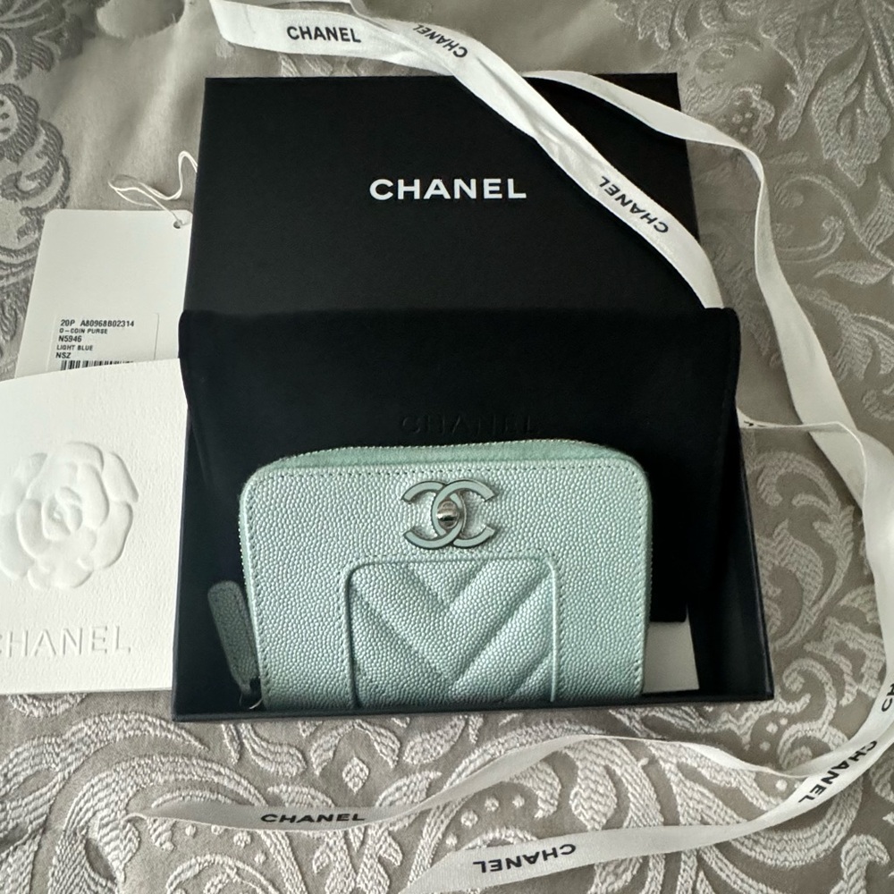 CHANEL Light Blue Leather Zipped Coin Purse (New in Box)